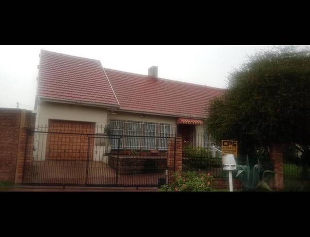 4 BEDROOM HOUSE FOR SALE IN CASTLEVIEW